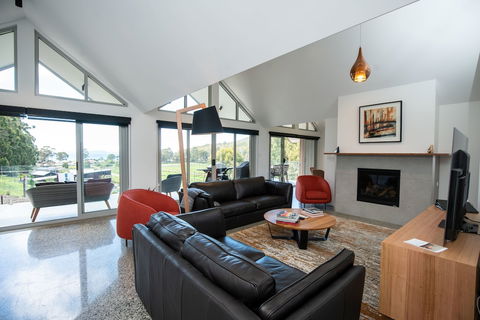 Adventure Bay Retreat - Accommodation Directory 6