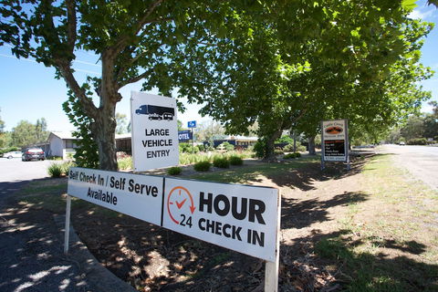 Castle Creek Motel - Accommodation Directory 0