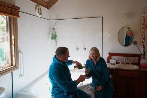 Olinda Country Cottages - Accommodation Directory 2