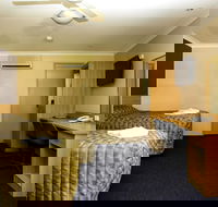 Sun Palms Motel - Accommodation Directory