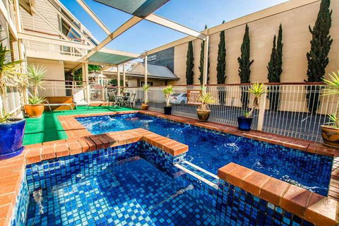 MAS Country Riverboat Lodge Motor Inn - Accommodation Directory 2