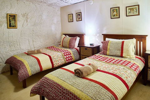 Underground Bed And Breakfast - Accommodation Directory 6