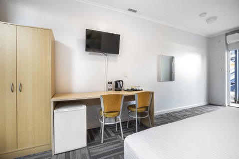 Meadow Inn Hotel-Motel - Accommodation Directory 4