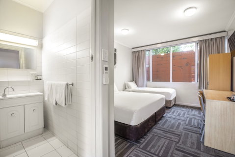 Meadow Inn Hotel-Motel - Accommodation Directory 5