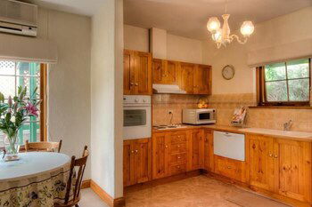 Country Pleasures B&B - Accommodation Directory 6