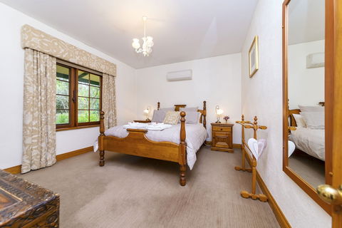 Country Pleasures B&B - Accommodation Directory 3