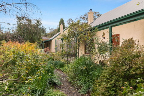 Country Pleasures B&B - Accommodation Directory 5