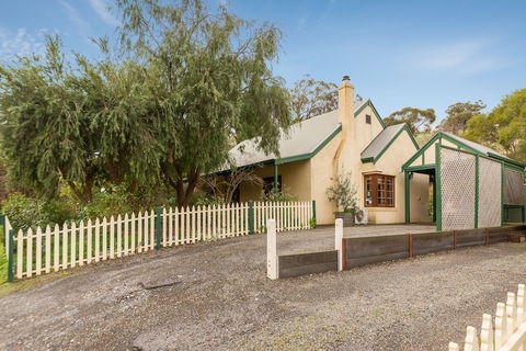 Country Pleasures B&B - Accommodation Directory 0