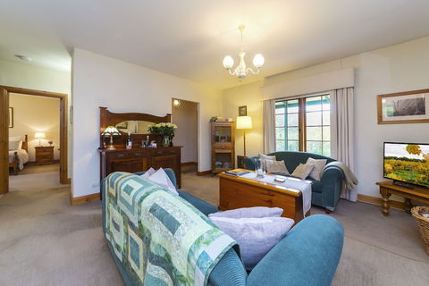 Country Pleasures B&B - Accommodation Directory 2