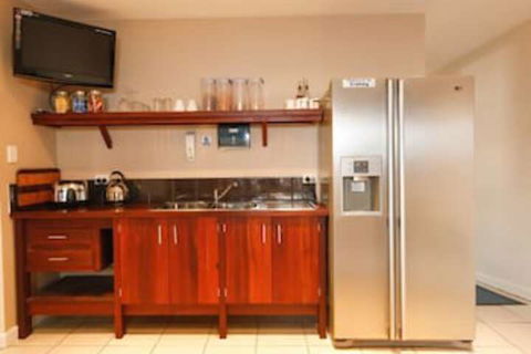Waikiki Beach Bed & Breakfast - Accommodation Directory 4