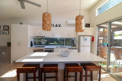 Surfside - Accommodation Directory 2