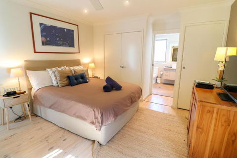 Surfside - Accommodation Directory 4