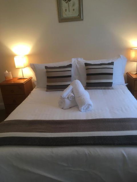 House On The Hill Bed & Breakfast - Accommodation Directory 2