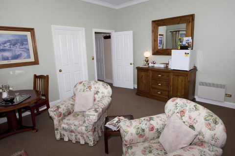 House On The Hill Bed & Breakfast - Accommodation Directory 3