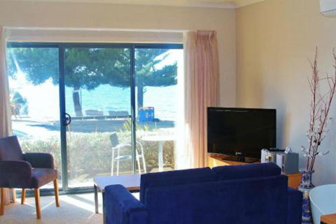 Pier Number 10 - Accommodation Directory 6