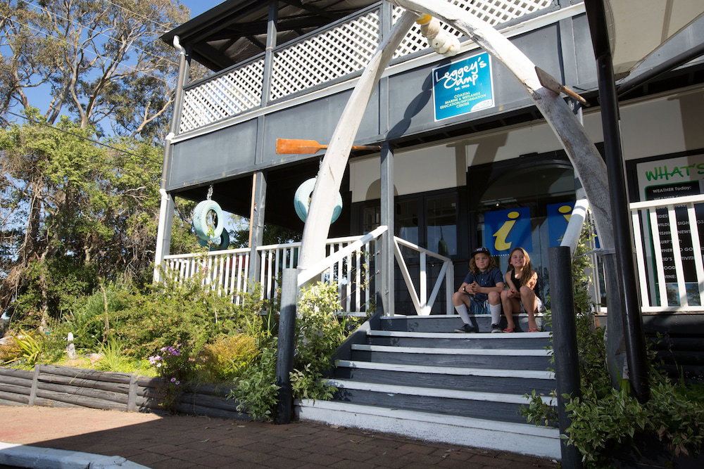 Bombah Point NSW Accommodation Directory