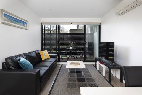 RNR Serviced Apartments North Melbourne - Accommodation Directory 3