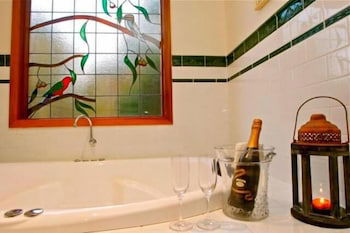 Woolrich Historic Garden Cottage - Accommodation Directory 3