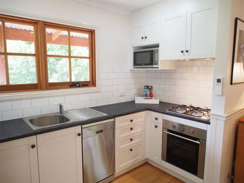 Tahara Cottage - Accommodation Directory 2