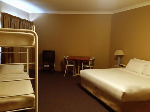 Man From Snowy River Hotel - Accommodation Directory 2