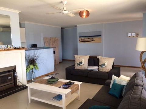 Salty Air Apartments Kingscote Kangaroo Island - Accommodation Directory 5