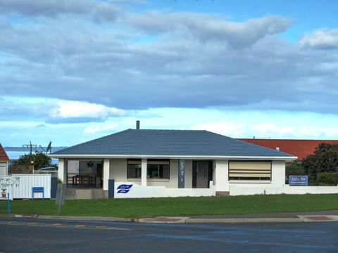 Salty Air Apartments Kingscote Kangaroo Island - Accommodation Directory 4