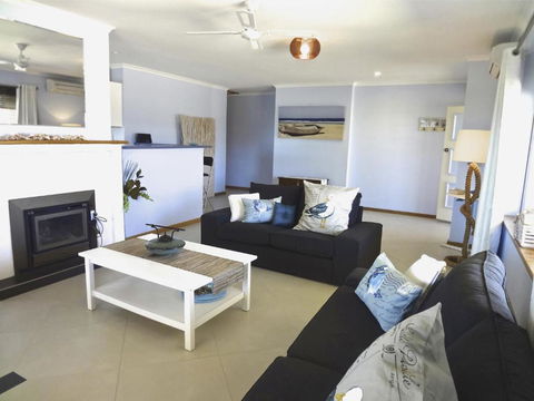 Salty Air Apartments Kingscote Kangaroo Island - Accommodation Directory 1