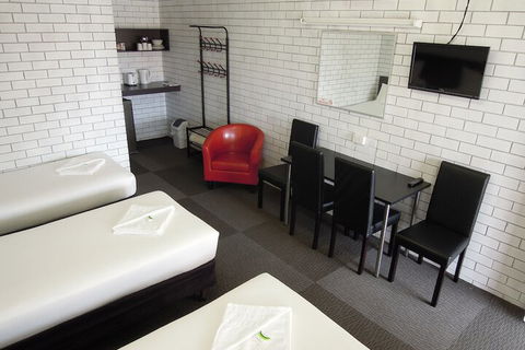 Jackaroo Apartments - Accommodation Directory 7