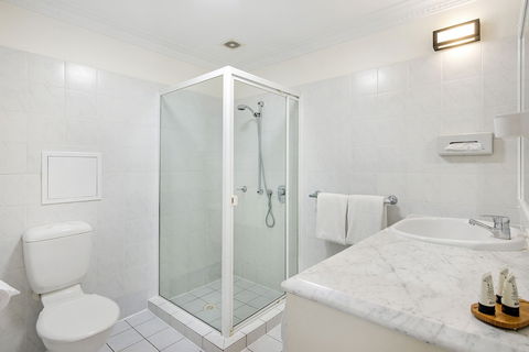 ULTIQA Rothbury Hotel - Accommodation Directory 3