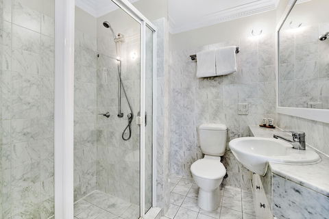 ULTIQA Rothbury Hotel - Accommodation Directory 4