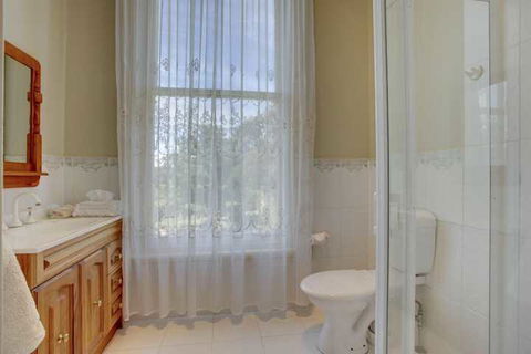 Highton Manor - Accommodation Directory 7