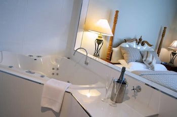 Delany Hotel - Accommodation Directory 5