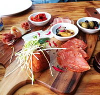 Cattinalla's Caffe  Wine Bar - Accommodation Directory