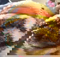 Laurie Dee's - Accommodation Directory