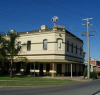 Bottom Pub - Accommodation Directory