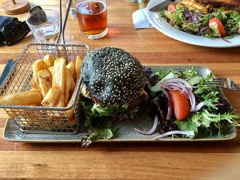 The Duck Inn Pub - Accommodation Directory 0