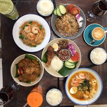 Hamo's - Accommodation Directory 0