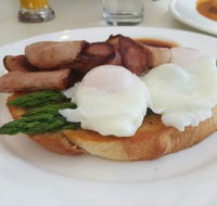 Hughzies Lakeside Brasserie - Accommodation Directory