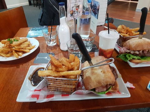 Forbes Services Memorial Club - Accommodation Directory 0