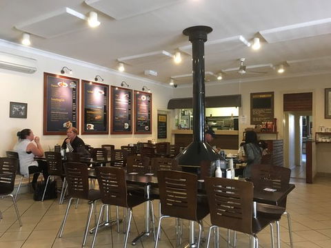 Parkview Hotel - Accommodation Directory 0