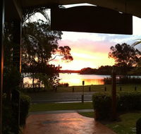 Riverside Tavern - Accommodation Directory