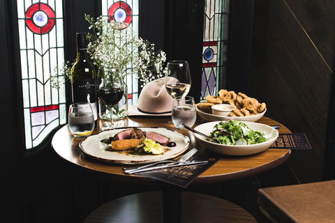 Earl Of Leicester Hotel - Accommodation Directory 2
