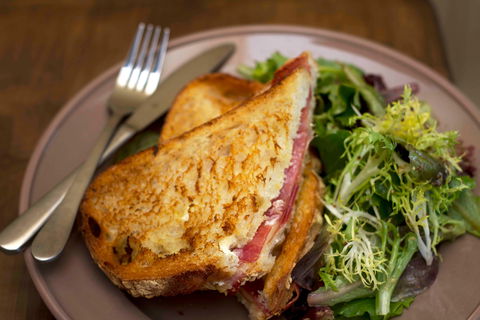 Le Peche Gourmand - Accommodation Directory 2