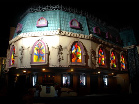 Dracula's Cabaret - Accommodation Directory 1