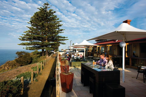 Penneshaw Hotel - Accommodation Directory 1