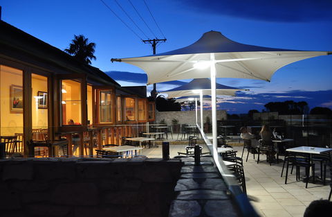 Penneshaw Hotel - Accommodation Directory 2
