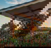 Caf in the Vines - Accommodation Directory