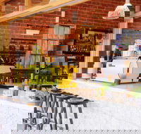 Le Roi Cafe - Accommodation Directory