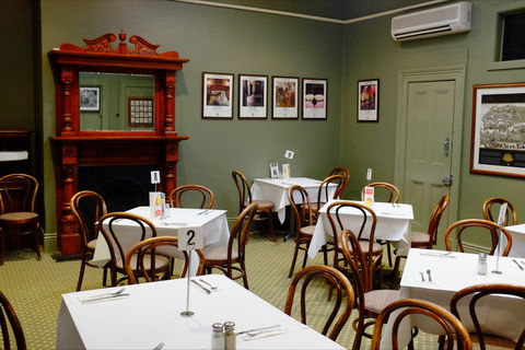 The American Creswick - Accommodation Directory 2