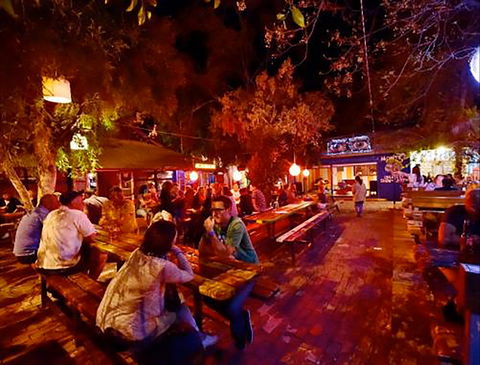 Montes Lounge - Accommodation Directory 0